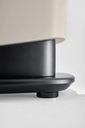 Reference_5_Pantone7528C_Detail_Flanke_Sockel_Hochformat_HG_2025_1920x1920.jpg.webp