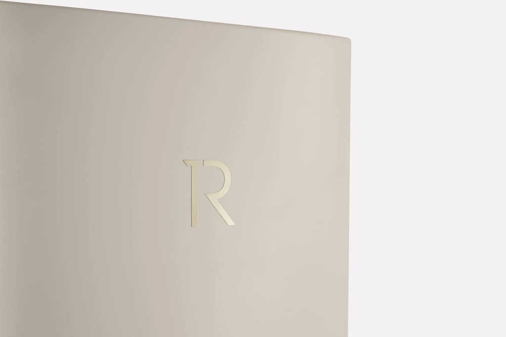 Reference_5_Pantone7528C_Detail_RLogo_HG_2025_1920x1920.jpg.webp