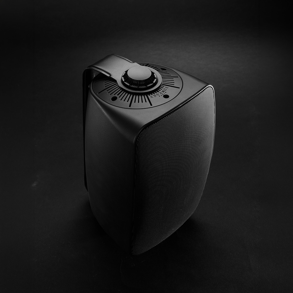 A_SP4T_Black_Beautyshot_Vertical.webp