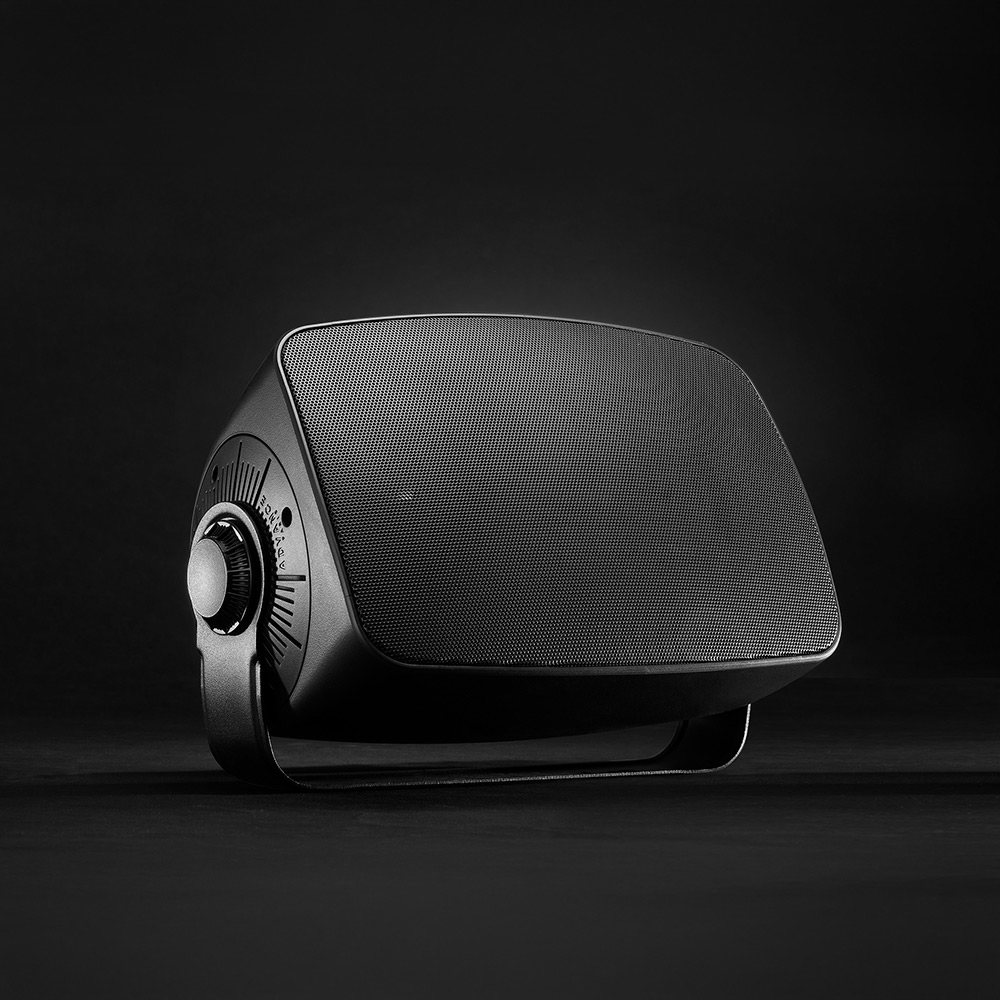 A_SP4T_Black_Beautyshot_Horizontal.webp